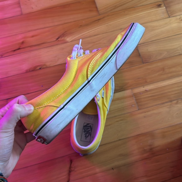 Yellow vans - Picture 2 of 4